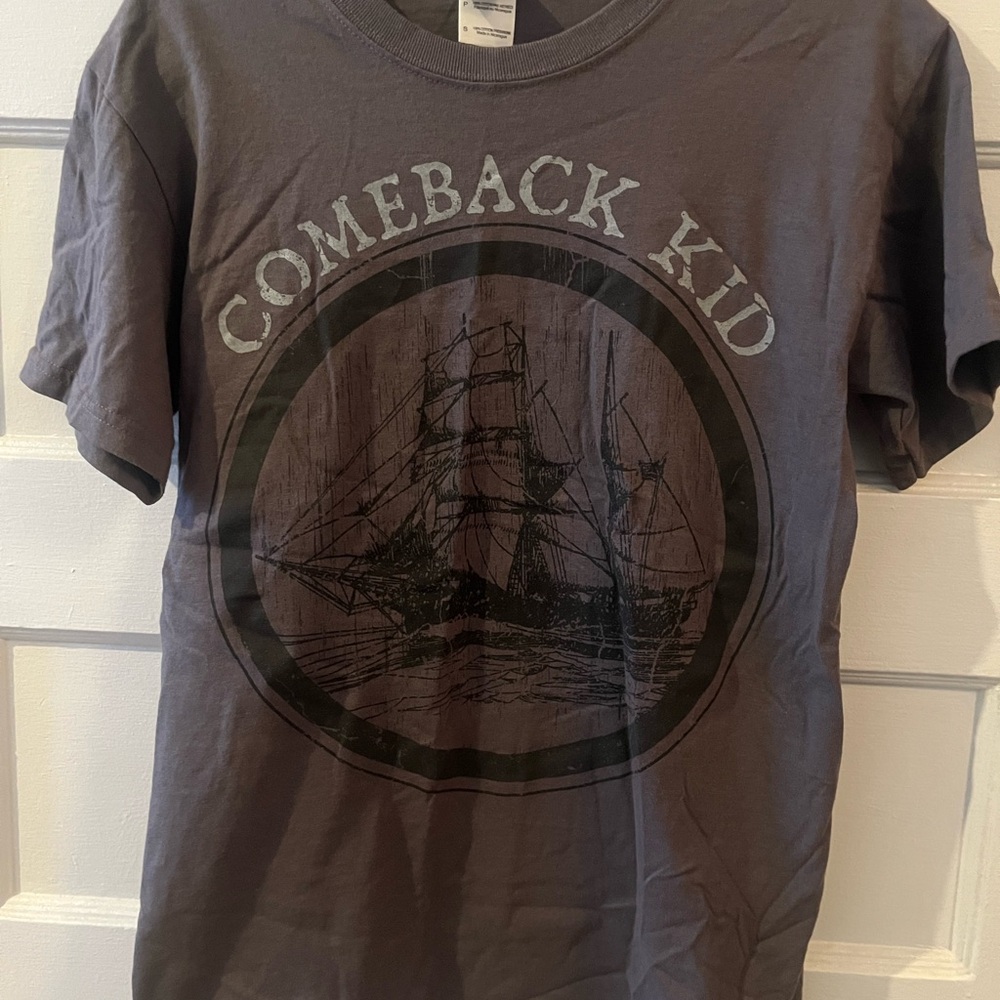 Comeback Kid Charcoal T-Shirt with Ship Design